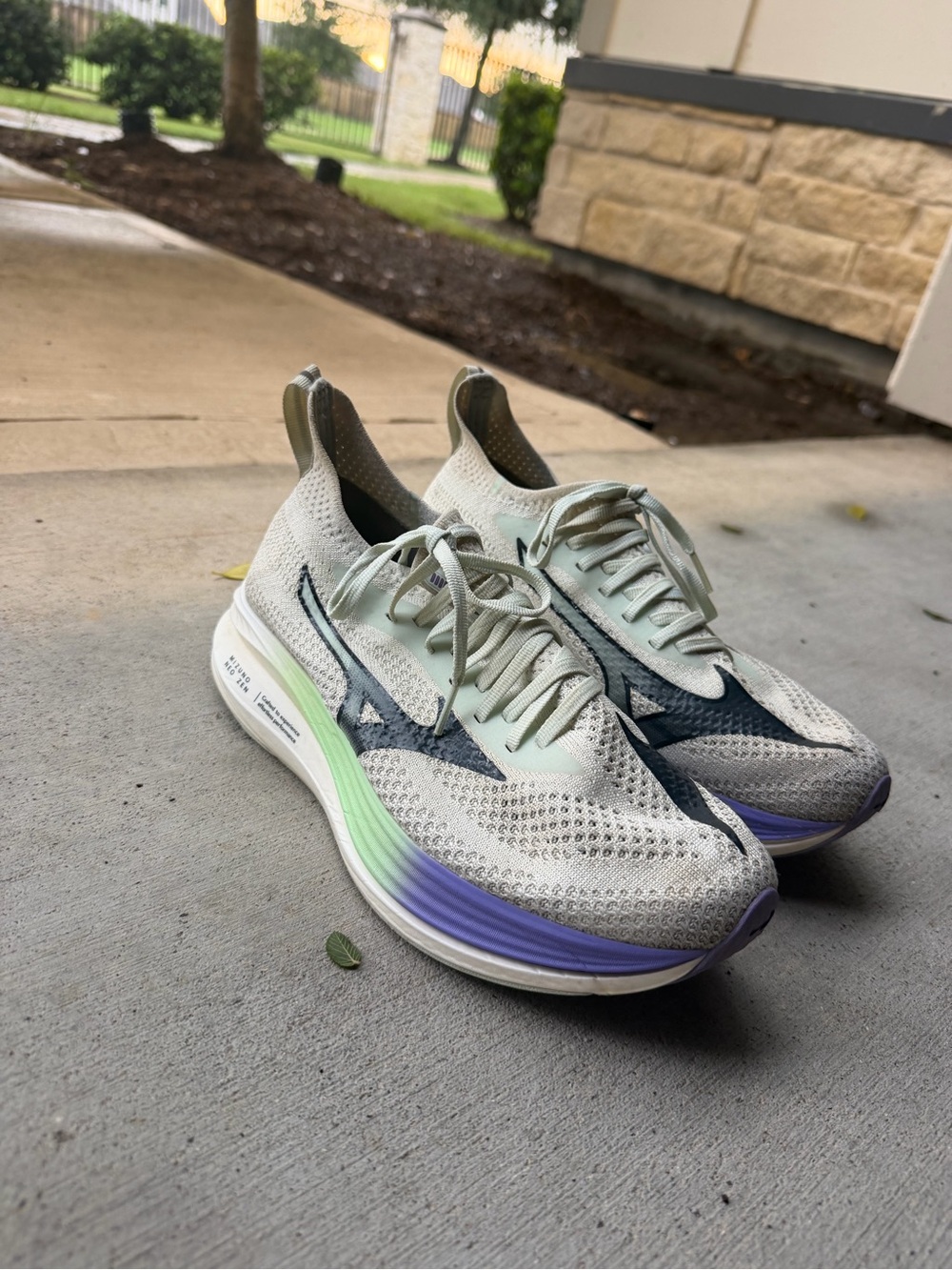 Mizuno Light Green Knit Sneakers with Navy Accent and Gradient Sole